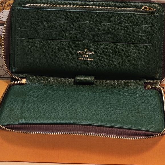 Louis Vuitton Limited Edition Monogram Porter Organizer/Wallet - Picture 16 of 16